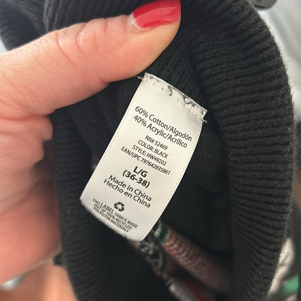 Super cute and thick holiday sweats - Picture 7 of 7